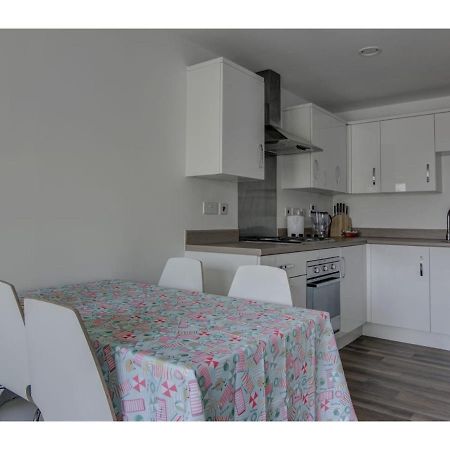 Large, Spacious And Modern Apt For 4 In 맨체스터 외부 사진