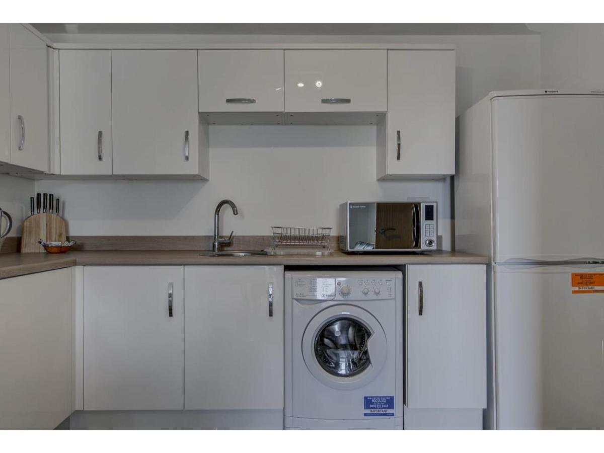 Large, Spacious And Modern Apt For 4 In 맨체스터 외부 사진