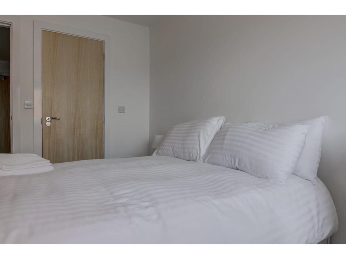Large, Spacious And Modern Apt For 4 In 맨체스터 외부 사진