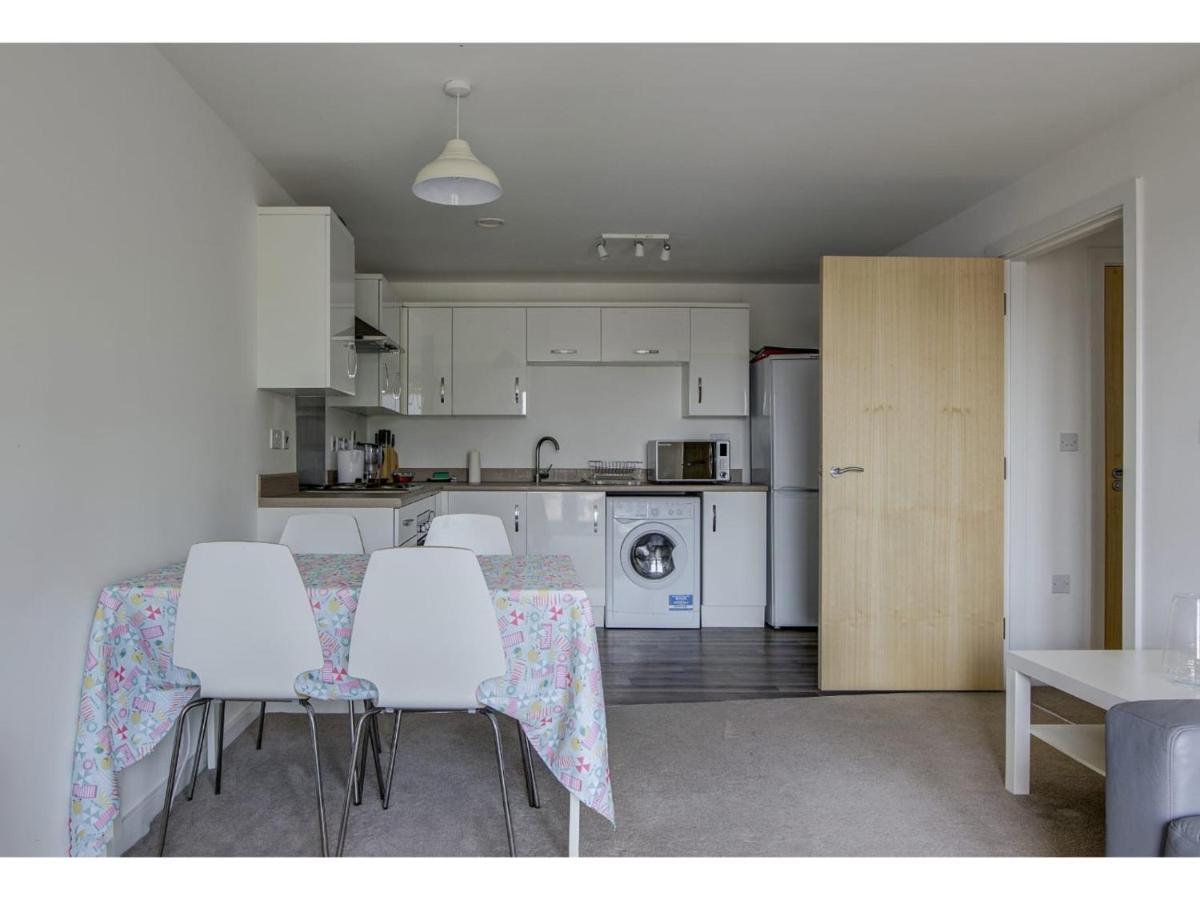 Large, Spacious And Modern Apt For 4 In 맨체스터 외부 사진