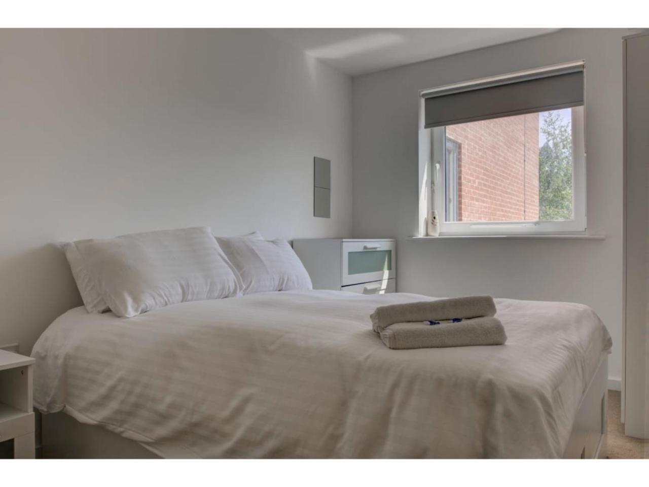 Large, Spacious And Modern Apt For 4 In 맨체스터 외부 사진