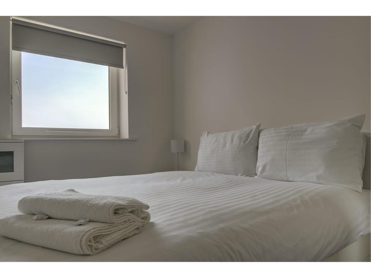 Large, Spacious And Modern Apt For 4 In 맨체스터 외부 사진