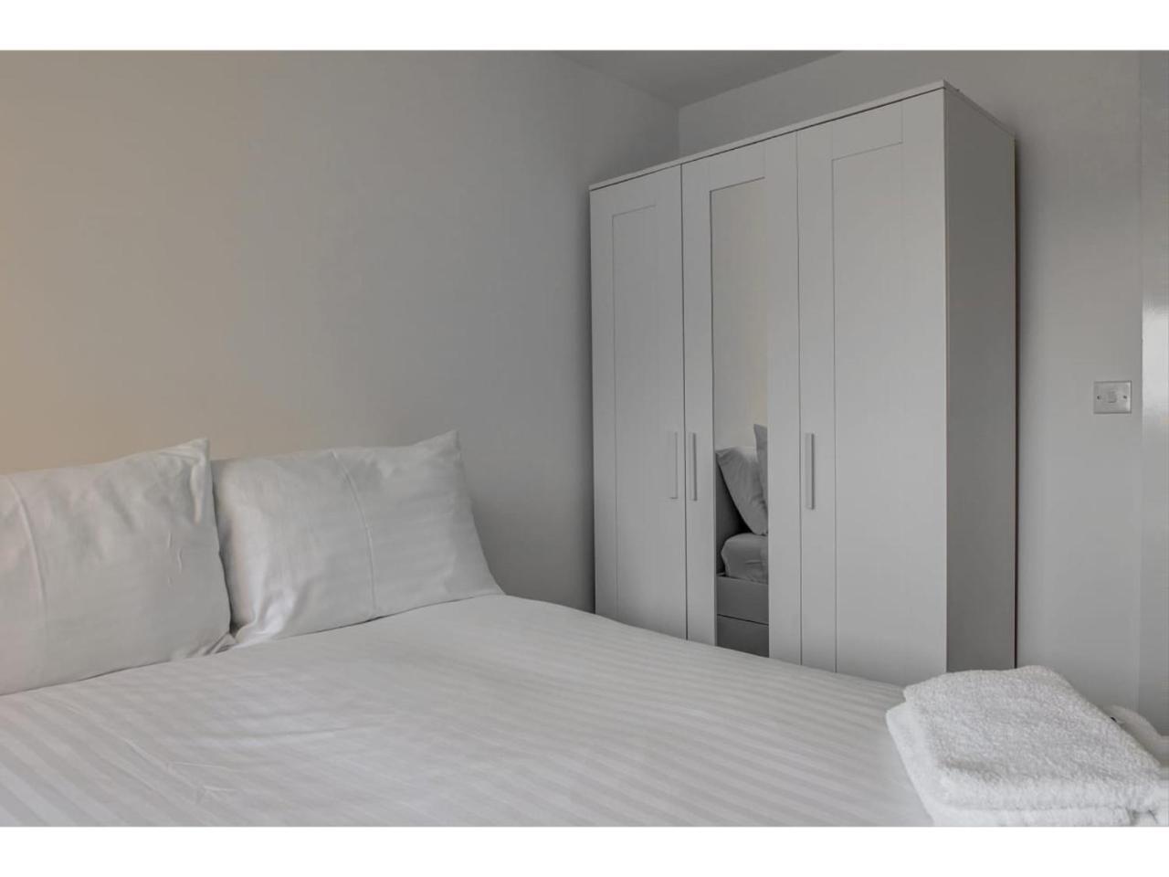 Large, Spacious And Modern Apt For 4 In 맨체스터 외부 사진